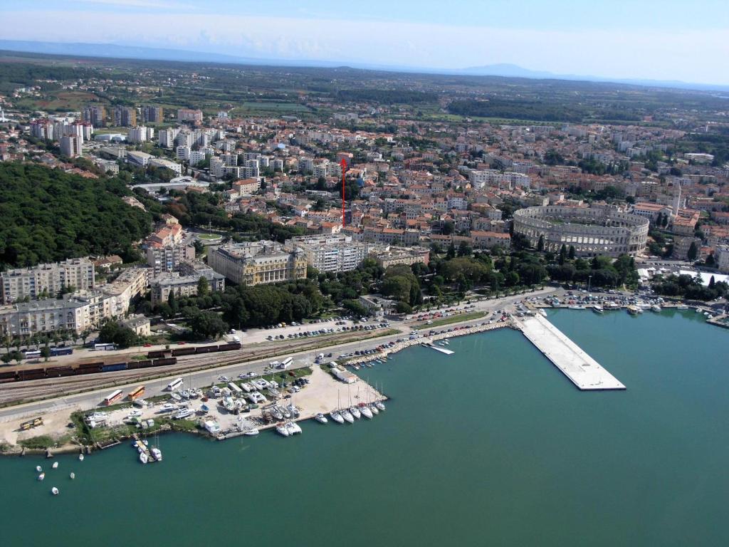 Apartment Pula Center - Near The Central Bus Station Exterior photo